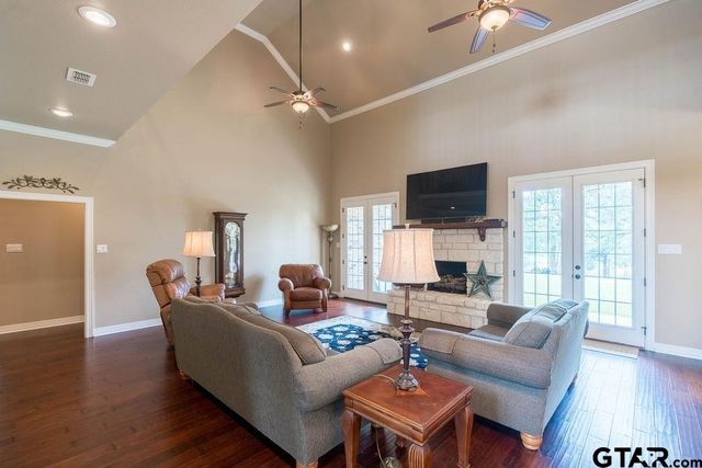 4149 An County Rd 2202, Palestine, TX 75803