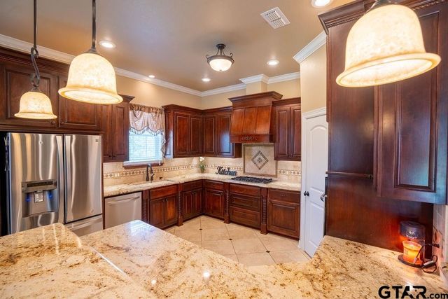 4149 An County Rd 2202, Palestine, TX 75803