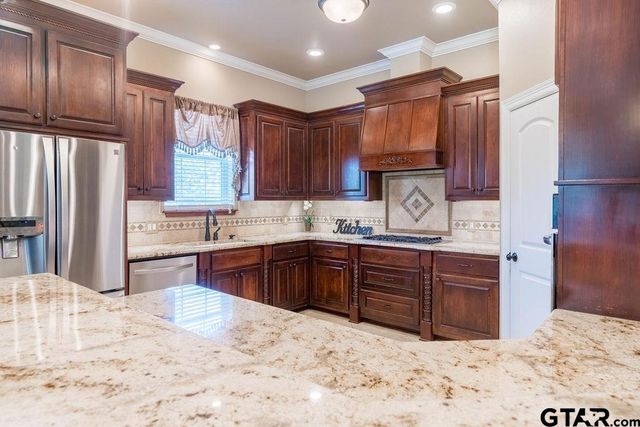 4149 An County Rd 2202, Palestine, TX 75803