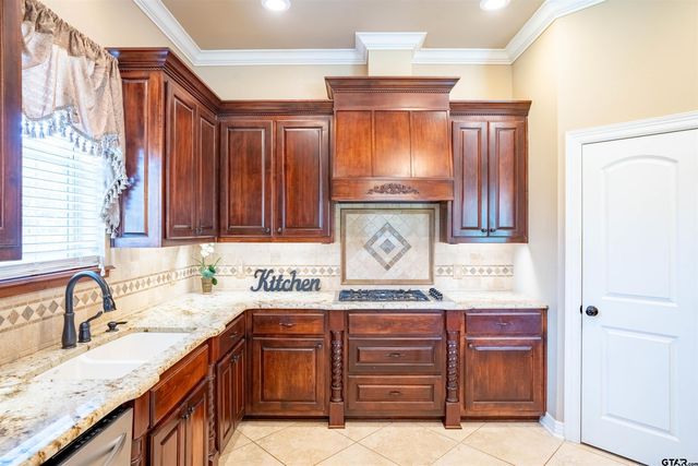 4149 An County Rd 2202, Palestine, TX 75803