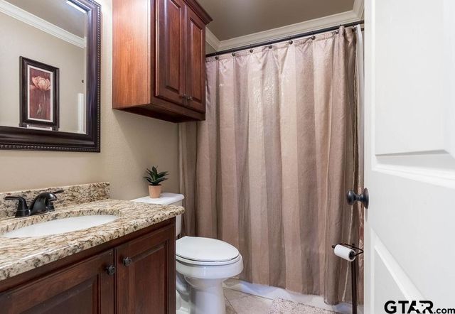 4149 An County Rd 2202, Palestine, TX 75803