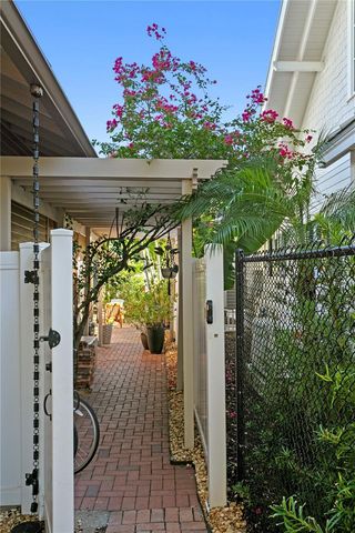 161 15TH AVENUE NE, St Petersburg, FL 33704