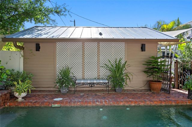161 15TH AVENUE NE, St Petersburg, FL 33704