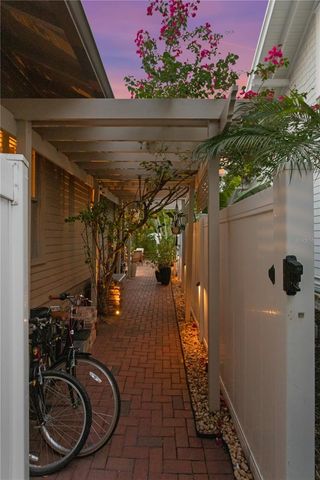 161 15TH AVENUE NE, St Petersburg, FL 33704