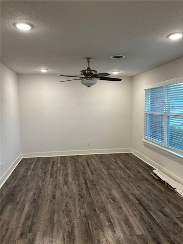 1006 SE 4th Street, Bentonville, AR 72712
