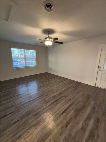 1006 SE 4th Street, Bentonville, AR 72712