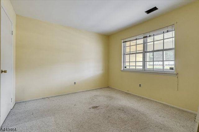 125 Clover Hill Dr, Mount Olive Twp., NJ 07836
