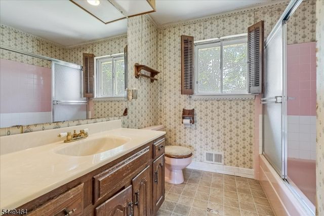 125 Clover Hill Dr, Mount Olive Twp., NJ 07836