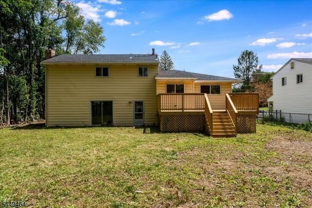 125 Clover Hill Dr, Mount Olive Twp., NJ 07836