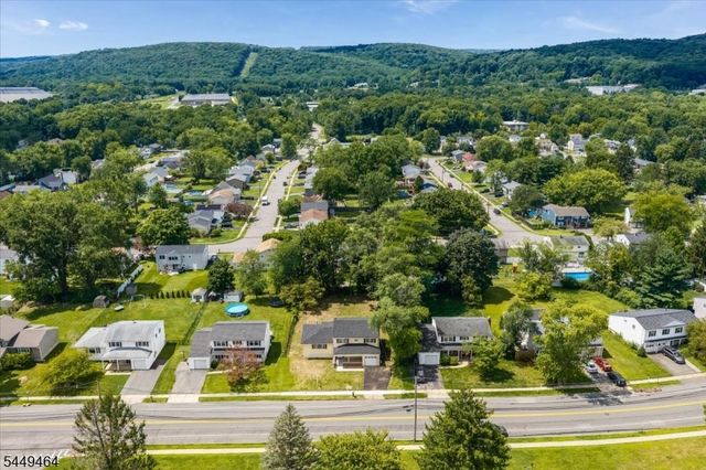 125 Clover Hill Dr, Mount Olive Twp., NJ 07836