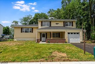 125 Clover Hill Dr, Mount Olive Twp., NJ 07836