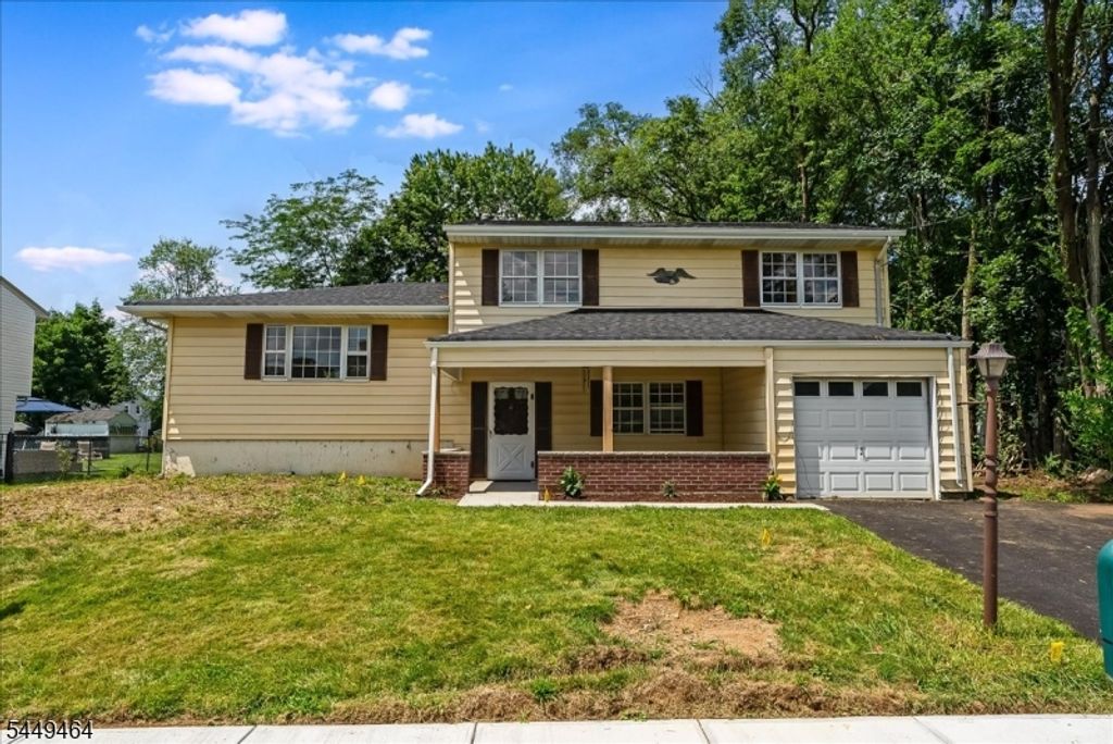 125 Clover Hill Dr, Mount Olive Twp., NJ 07836