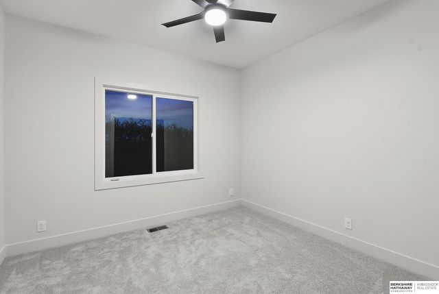 20702 Vernon Avenue, Elkhorn, NE 68022