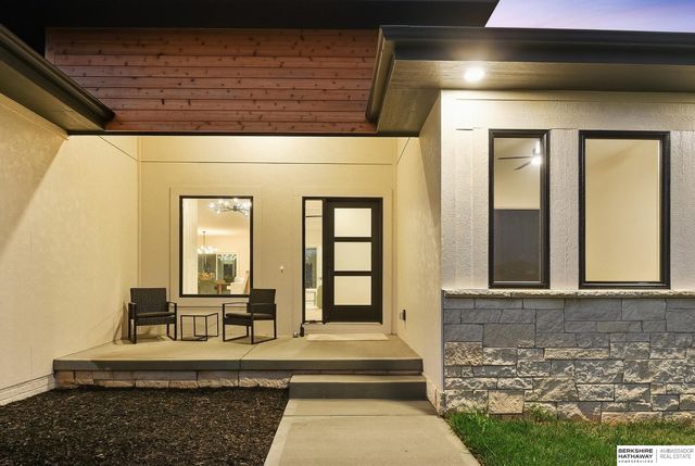 20702 Vernon Avenue, Elkhorn, NE 68022