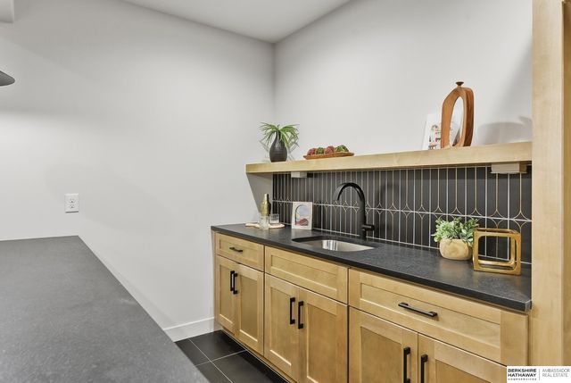 20702 Vernon Avenue, Elkhorn, NE 68022