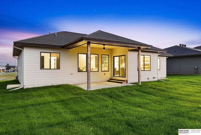 20702 Vernon Avenue, Elkhorn, NE 68022