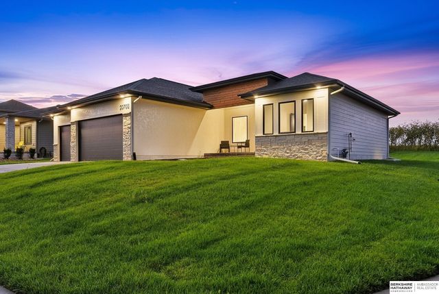 20702 Vernon Avenue, Elkhorn, NE 68022