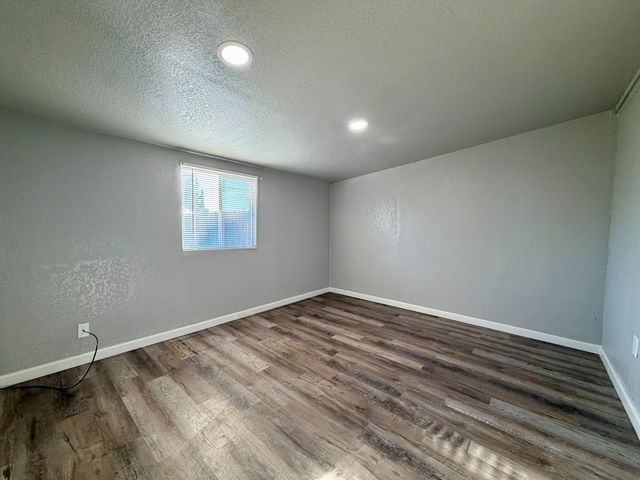 221 K Street, Sanger, CA 93657