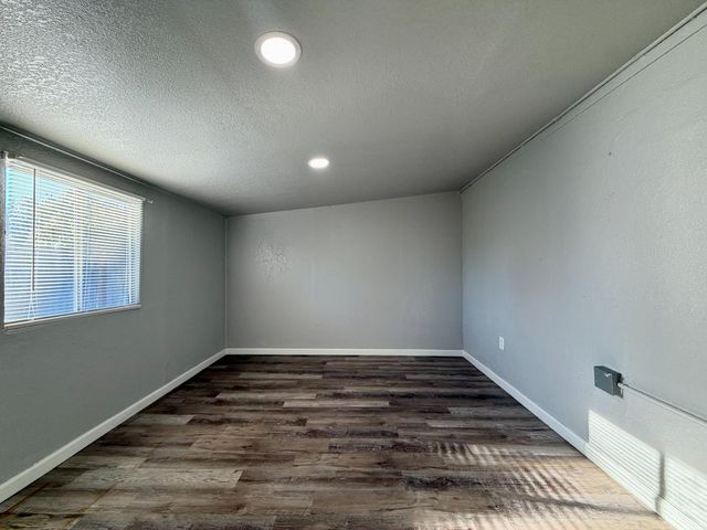 221 K Street, Sanger, CA 93657