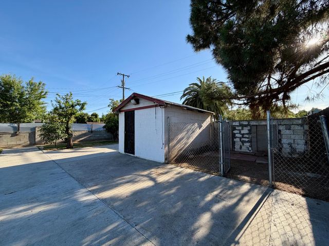 221 K Street, Sanger, CA 93657