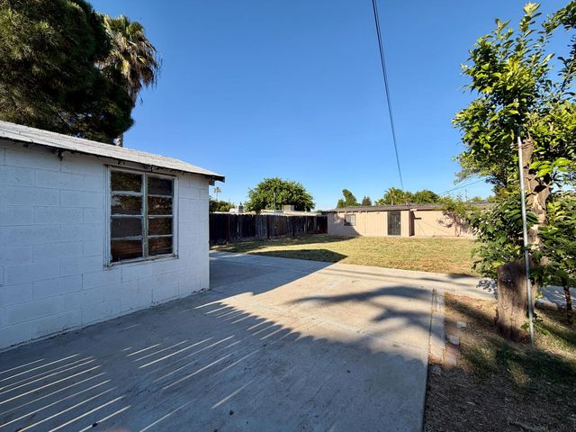 221 K Street, Sanger, CA 93657
