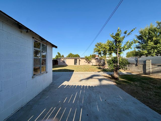 221 K Street, Sanger, CA 93657