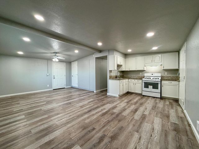 221 K Street, Sanger, CA 93657