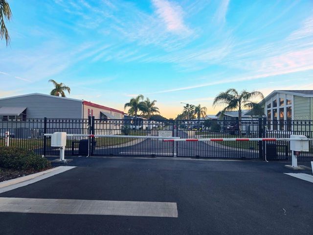 39820 US HIGHWAY 19 N 182, Tarpon Springs, FL 34689