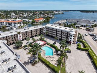 801 River Point DR 203, Naples, FL 34102