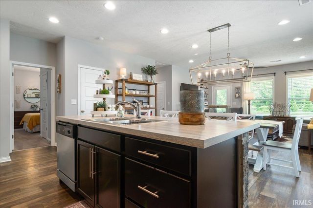 212 W Stellar Way, Huntingburg, IN 47542