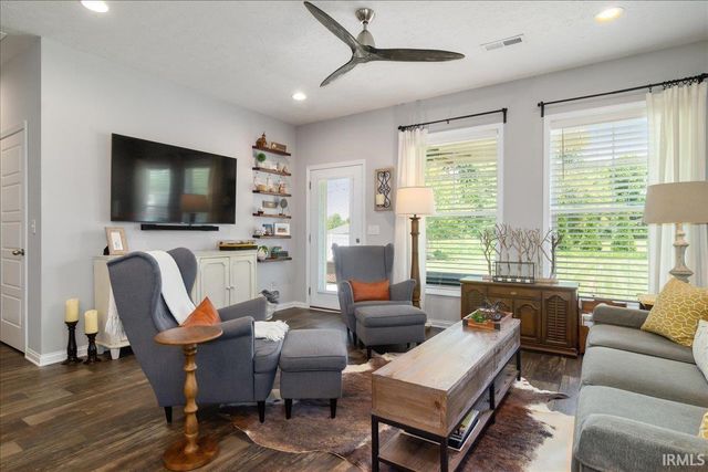212 W Stellar Way, Huntingburg, IN 47542