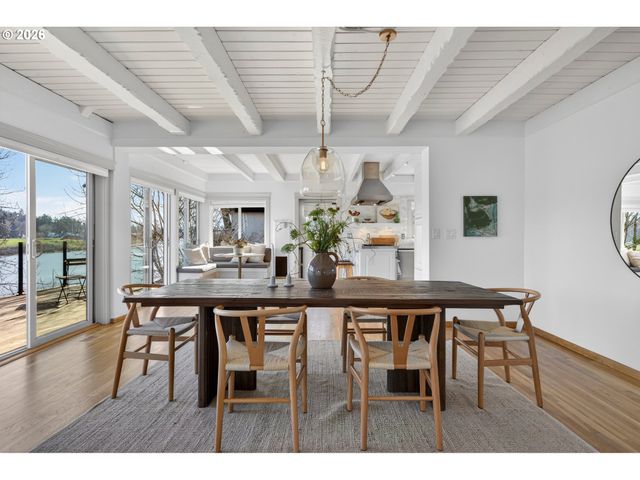 10150 S RIVERSIDE Dr, Portland, OR 97219