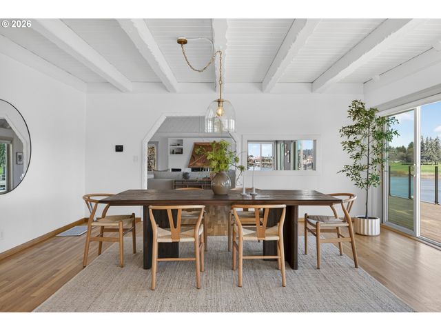 10150 S RIVERSIDE Dr, Portland, OR 97219