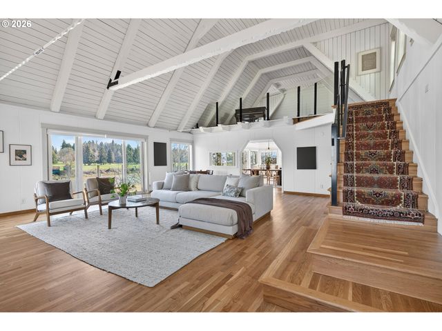 10150 S RIVERSIDE Dr, Portland, OR 97219