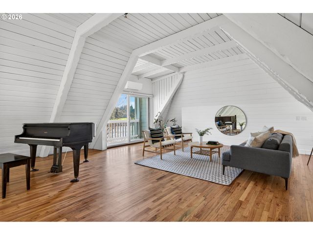 10150 S RIVERSIDE Dr, Portland, OR 97219