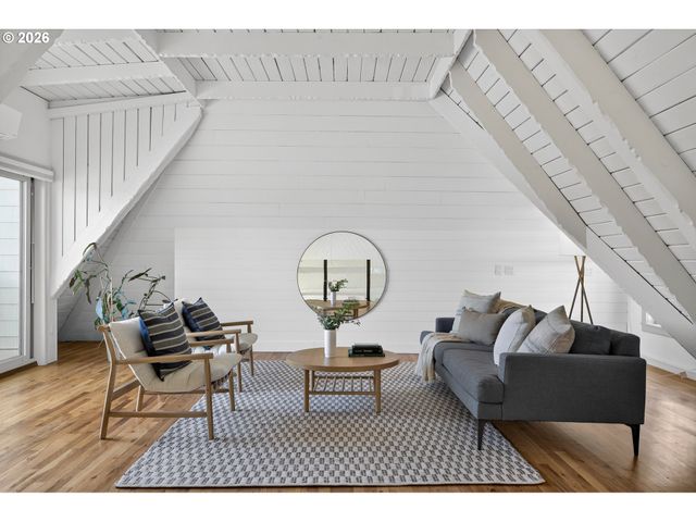 10150 S RIVERSIDE Dr, Portland, OR 97219