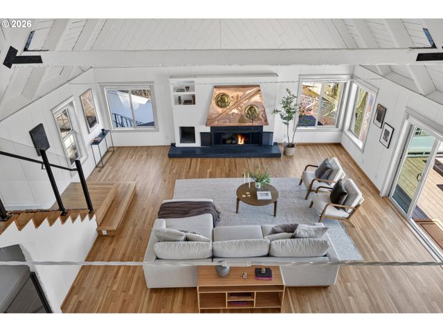 10150 S RIVERSIDE Dr, Portland, OR 97219