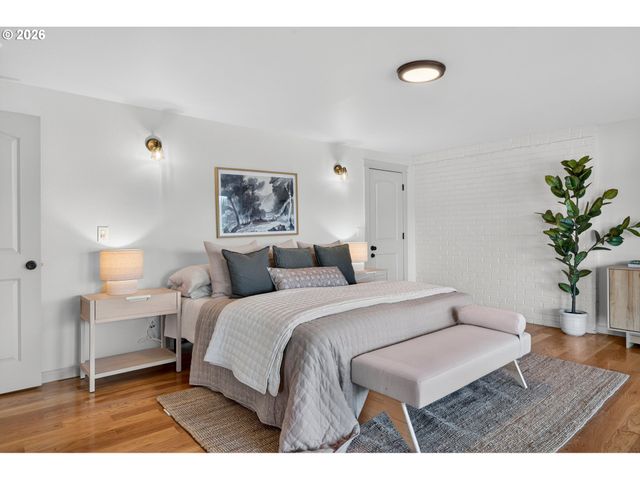 10150 S RIVERSIDE Dr, Portland, OR 97219