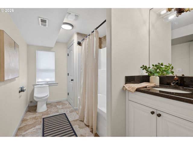 10150 S RIVERSIDE Dr, Portland, OR 97219