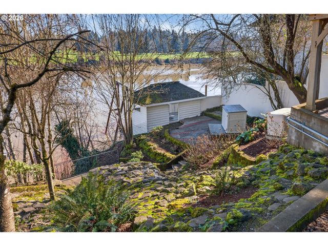 10150 S RIVERSIDE Dr, Portland, OR 97219