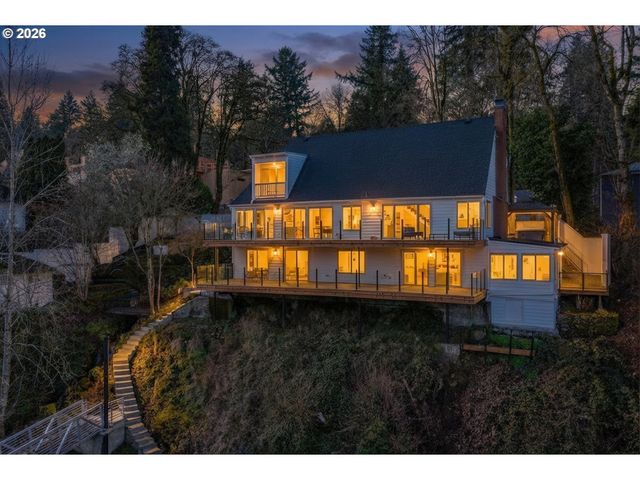 10150 S RIVERSIDE Dr, Portland, OR 97219