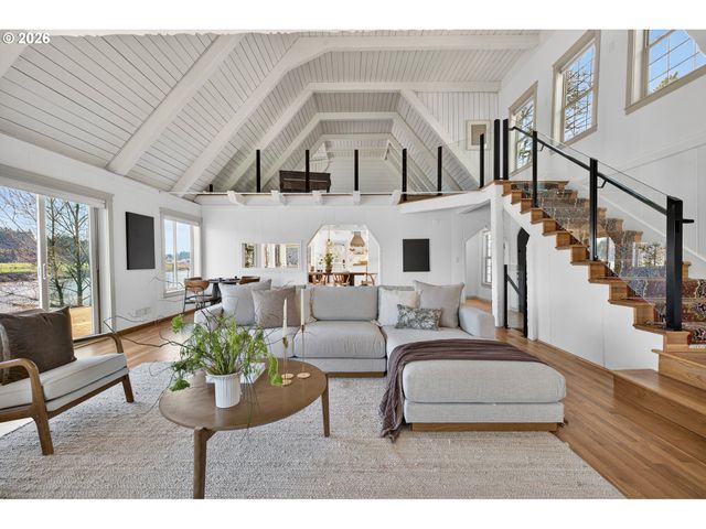 10150 S RIVERSIDE Dr, Portland, OR 97219