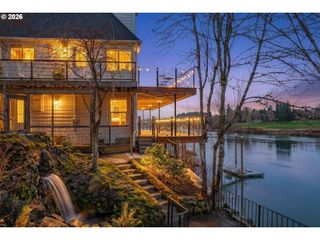 10150 S RIVERSIDE Dr, Portland, OR 97219