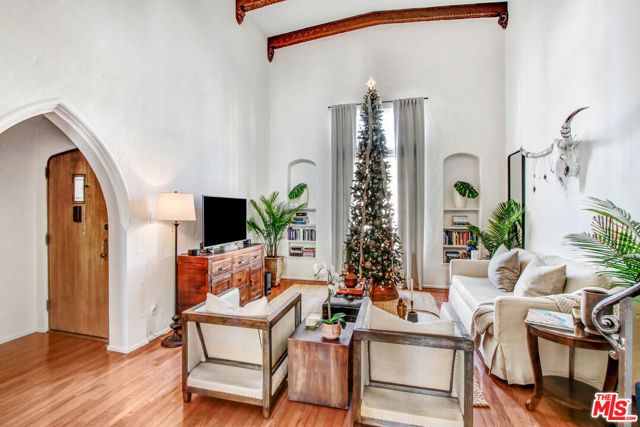 8262 Fountain Avenue B, West Hollywood, CA 90046