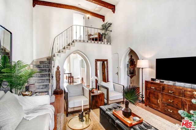 8262 Fountain Avenue B, West Hollywood, CA 90046