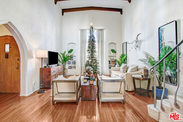 8262 Fountain Avenue B, West Hollywood, CA 90046