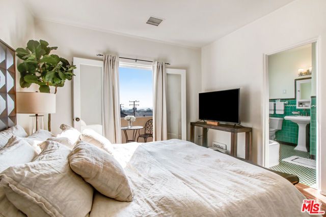 8262 Fountain Avenue B, West Hollywood, CA 90046