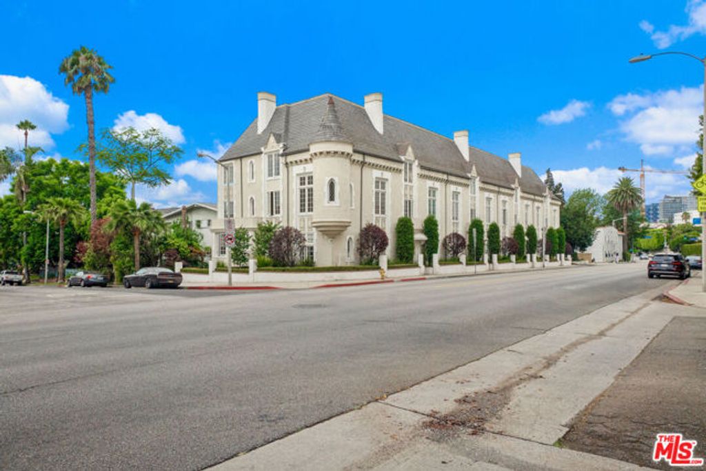 8262 Fountain Avenue B, West Hollywood, CA 90046