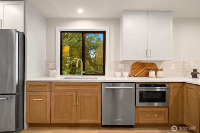 13400 SE 56th Place, Bellevue, WA 98006