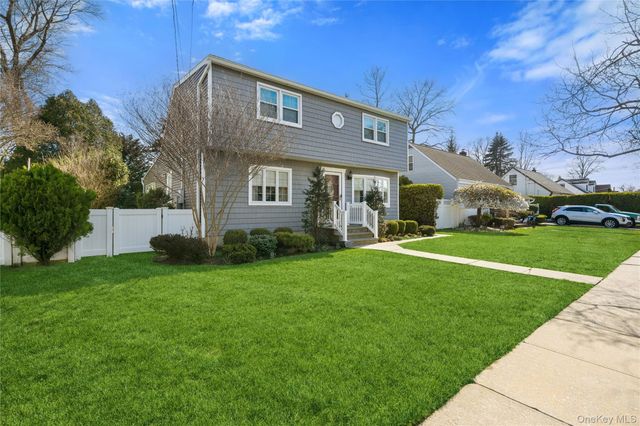 102 Commonwealth Avenue, Massapequa, NY 11758